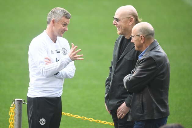 BARCELONA, SPAIN - APRIL 15: Ole Gunnar Solskjaer, Manager of Manchester United speaks to Avram Glazer and Joel Glazer, owners of Manchester United prior to a training session ahead of their second leg in the UEFA Champions League Quarter Final match against FC Barcelona at Camp Nou on April 15, 2019 in Barcelona, Spain. (Photo by Michael Regan/Getty Images)