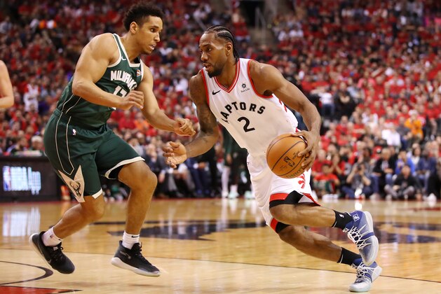 TORONTO, ONTARIO - MAY 19: Kawhi Leonard #2 of the Toronto Raptors drives to the basket against Malcolm Brogdon #13 of the Milwaukee Bucks during the second half in game three of the NBA Eastern Conference Finals at Scotiabank Arena on May 19, 2019 in Toronto, Canada. NOTE TO USER: User expressly acknowledges and agrees that, by downloading and or using this photograph, User is consenting to the terms and conditions of the Getty Images License Agreement. (Photo by Gregory Shamus/Getty Images)
