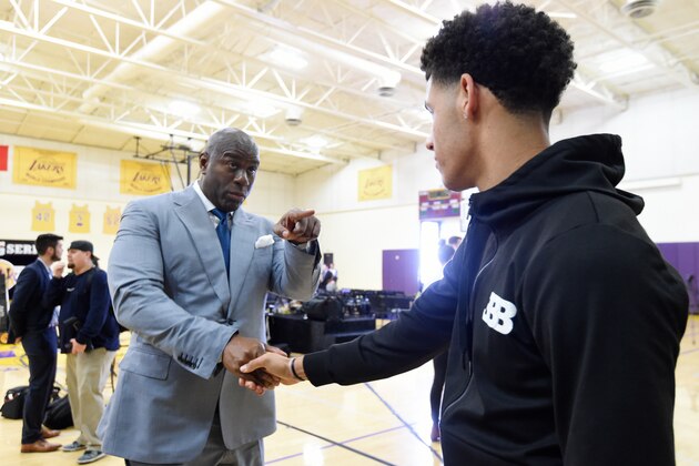 EL SEGUEDO, CA- JUNE 23: Lonzo Ball #2 of the Los Angeles Lakers shakes hands with President of Basketball Operation of the Los Angeles Lakers, Magic Johnson following a press conference to introduce Los Angeles Lakers 2017 NBA Draft picks in El Segundo, California.  NOTE TO USER: User expressly acknowledges and agrees that, by downloading and or using this photograph, User is consenting to the terms and conditions of the Getty Images License Agreement. Mandatory Copyright Notice: Copyright 2016 NBAE  (Photo by Andrew D. Bernstein/NBAE via Getty Images)