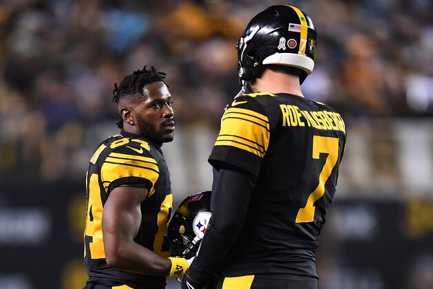 PITTSBURGH, PA - NOVEMBER 08:  Antonio Brown #84 of the Pittsburgh Steelers talks with Ben Roethlisberger #7 during the game against the Carolina Panthers at Heinz Field on November 8, 2018 in Pittsburgh, Pennsylvania. (Photo by Joe Sargent/Getty Images)