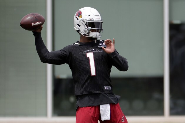 Arizona Cardinals' quarterback Kyler Murray works out during an NFL football rookies camp, Friday, May 10, 2019, at the team's' training facility in Tempe, Ariz. (AP Photo/Matt York)
