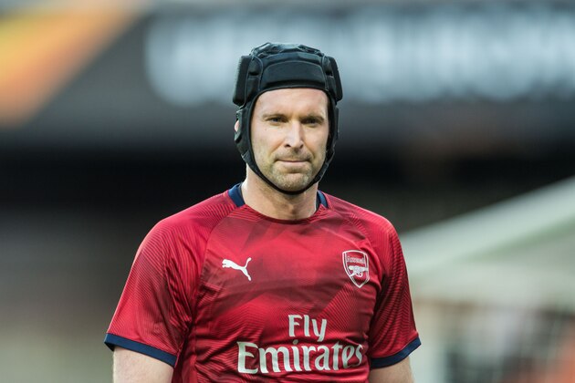 VALENCIA, SPAIN - MAY 09: Goalkeeper Petr Cech of FC Arsenal looks on prior to the UEFA Europa League Semi Final Second Leg match between Valencia and Arsenal at Estadio Mestalla on May 9, 2019 in Valencia, Spain. (Photo by TF-Images/Getty Images)
