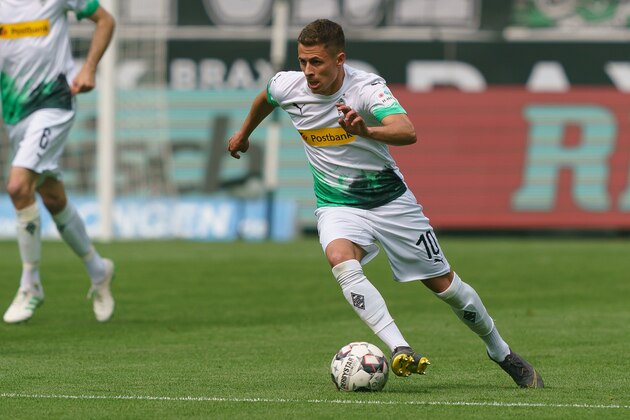 MOENCHENGLADBACH, GERMANY - MAY 18: Thorgan Hazard of Borussia Moenchengladbach controls the ball during the Bundesliga match between Borussia Moenchengladbach and Borussia Dortmund at Borussia-Park on May 18, 2019 in Moenchengladbach, Germany. (Photo by TF-Images/Getty Images)