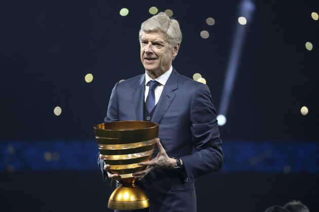LILLE, FRANCE - MARCH 30: Arsene Wenger who is born in Strasbourg presents the trophy to the supporters in the middle of the pitch ahead of the French League Cup final (Coupe de la Ligue) between Racing Club de Strasbourg Alsace and En Avant Guingamp (EAG) at Stade Pierre Mauroy on March 30, 2019 in Lille, France. (Photo by Jean Catuffe/Getty Images)
