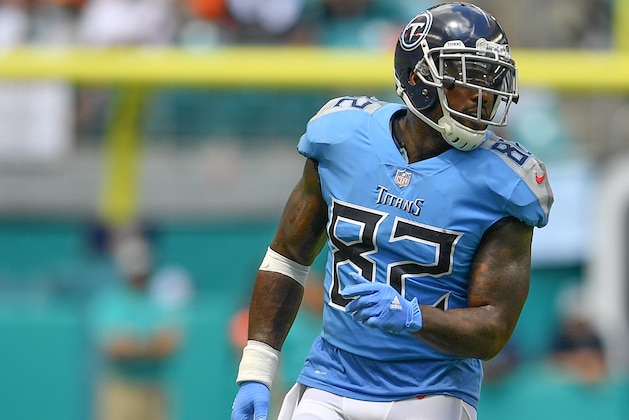 MIAMI, FL - SEPTEMBER 09: Delanie Walker #82 of the Tennessee Titans lines up against the Miami Dolphins at Hard Rock Stadium on September 9, 2018 in Miami, Florida. (Photo by Mark Brown/Getty Images)