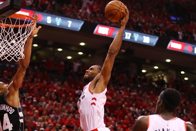 TORONTO, ONTARIO - MAY 25: Kawhi Leonard #2 of the Toronto Raptors dunks the ball during the second half against the Milwaukee Bucks in game six of the NBA Eastern Conference Finals at Scotiabank Arena on May 25, 2019 in Toronto, Canada. NOTE TO USER: User expressly acknowledges and agrees that, by downloading and or using this photograph, User is consenting to the terms and conditions of the Getty Images License Agreement. (Photo by Gregory Shamus/Getty Images)