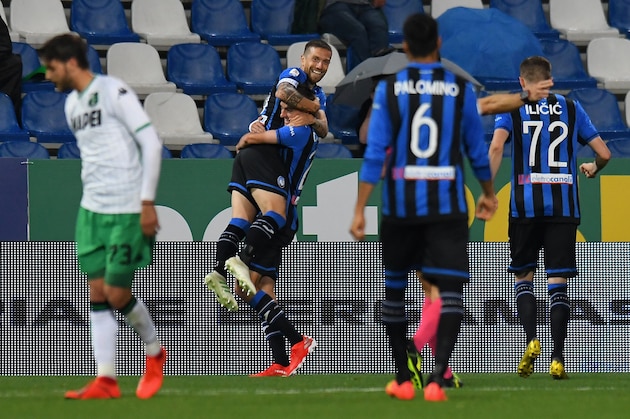 REGGIO NELL'EMILIA, ITALY - MAY 26:  Alejandro Gomez of Atalanta BC celebrates after scoring his team second goal during the Serie A match between Atalanta BC and US Sassuolo at Mapei Stadium - Citta  del Tricolore on May 26, 2019 in Reggio nell'Emilia, Italy  (Photo by Alessandro Sabattini/Getty Images)