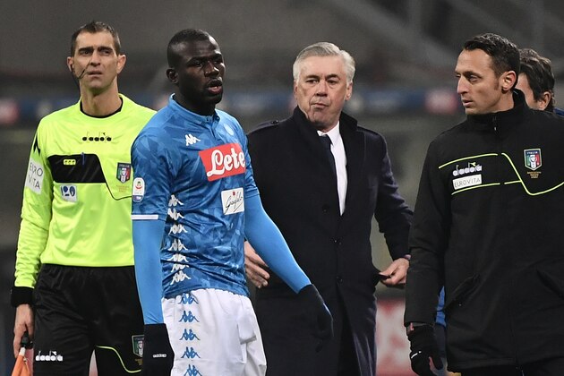 Napoli's Senegalese defender Kalidou Koulibaly (2ndL) exits the pitch after receiving a red card as Napoli's Italian coach Carlo Ancelotti (C) looks on during the Italian Serie A football match Inter Milan vs Napoli on December 26, 2018 at the San Siro stadium in Milan. (Photo by Marco BERTORELLO / AFP)        (Photo credit should read MARCO BERTORELLO/AFP/Getty Images)