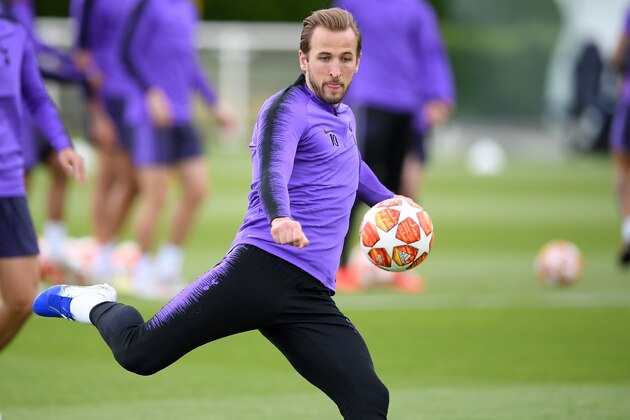 Tottenham Hotspur's English striker Harry Kane takes part in a team training session at Tottenham Hotspur's Enfield Training Centre, north London, on May 27, 2019 ahead of their UEFA Champions League Final football match against Liverpool. (Photo by Daniel LEAL-OLIVAS / AFP)        (Photo credit should read DANIEL LEAL-OLIVAS/AFP/Getty Images)