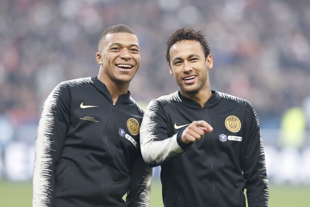 PARIS, FRANCE - APRIL 27: Kylian Mbappe #7 and  Neymar Jr #10 of Paris Saint-Germain look on before the Coupe de France Final match between Stade Rennais and Paris Saint-Germain at Stade de France on April 27, 2019 in Paris, France. (Photo by Catherine Steenkeste/Getty Images)