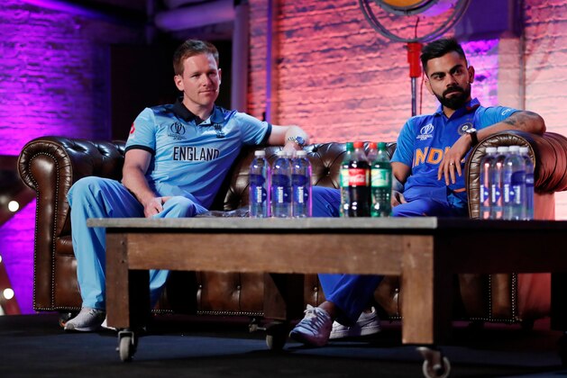 England's Eoin Morgan (L) and India's Virat Kohli (R) take part in a captains press conference ahead of the 2019 ICC Cricket World Cup in London on May 23, 2019. - The 2019 Cricket World Cup, being hosted in England and Wales, starts on May 30, 2019. (Photo by ANDREW BOYERS / POOL / AFP)        (Photo credit should read ANDREW BOYERS/AFP/Getty Images)