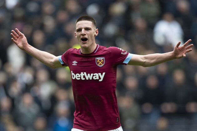 LONDON, ENGLAND - APRIL 27:  Declan Rice of West Ham United acknowledges the West Ham fans after the Premier League match between Tottenham Hotspur and West Ham United at Tottenham Hotspur Stadium on April 27, 2019 in London, United Kingdom. (Photo by Visionhaus/Getty Images)