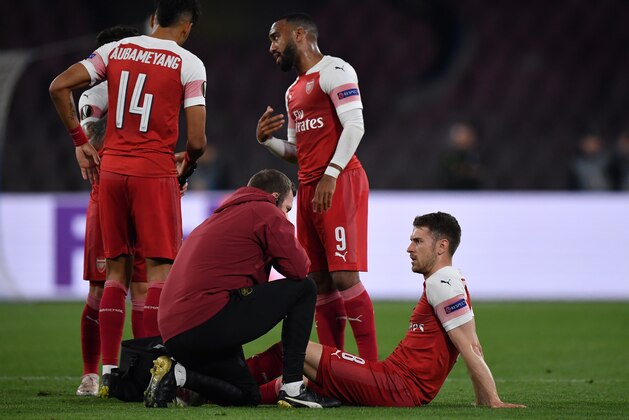 NAPLES, ITALY - APRIL 18: Aaron Ramsey of Arsenal recieves treatment for an injury during the UEFA Europa League Quarter Final Second Leg match between S.S.C. Napoli and Arsenal at  Stadio San Paolo on April 18, 2019 in Naples, Italy. (Photo by Stuart Franklin/Getty Images)