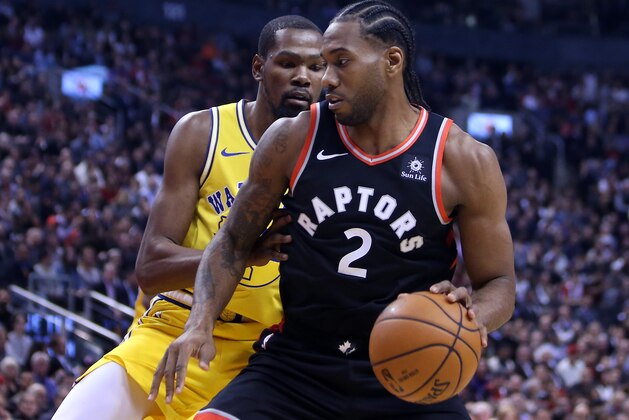 TORONTO, ON - NOVEMBER 29:  Kawhi Leonard #2 of the Toronto Raptors dribbles the ball as Kevin Durant #35 of the Golden State Warriors defends during the first half of an NBA game at Scotiabank Arena on November 29, 2018 in Toronto, Canada.  NOTE TO USER: User expressly acknowledges and agrees that, by downloading and or using this photograph, User is consenting to the terms and conditions of the Getty Images License Agreement.  (Photo by Vaughn Ridley/Getty Images)