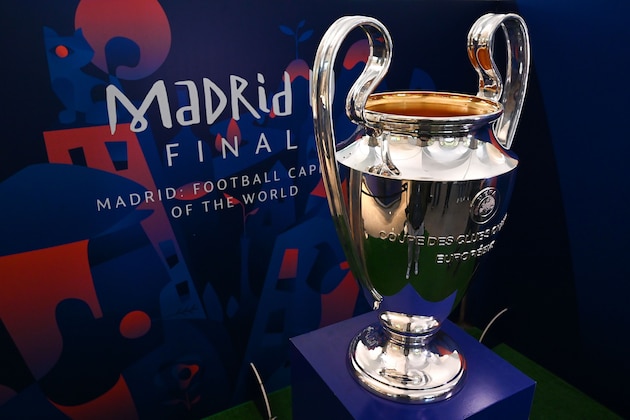 TOPSHOT - The UEFA Champions League trophy is unveiled in Madrid on May 29, 2019 ahead of the final football match between Liverpool and Tottenham Hotspur on June 1. (Photo by GABRIEL BOUYS / AFP)        (Photo credit should read GABRIEL BOUYS/AFP/Getty Images)
