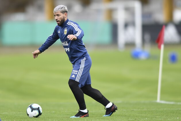 EZEIZA, ARGENTINA - MAY 30: Sergio Aguero of Argentina controls the ball during a training session at Julio H. Grondona Training Camp on May 30, 2019 in Ezeiza, Argentina. (Photo by Gustavo Garello/Jam Media/Getty Images)