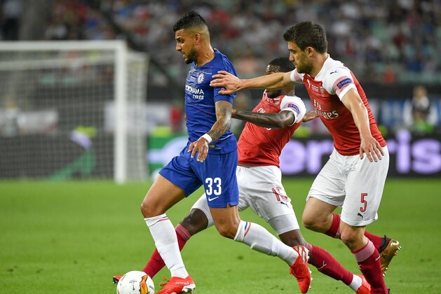 Chelsea's Brazilian-Italian defender Emerson Palmieri (L) is chased by 15 and Arsenal's Greek defender Sokratis Papastathopoulos (R) during the UEFA Europa League final football match between Chelsea FC and Arsenal FC at the Baku Olympic Stadium in Baku, Azerbaijian on May 29, 2019. (Photo by Alexander NEMENOV / AFP)        (Photo credit should read ALEXANDER NEMENOV/AFP/Getty Images)