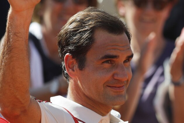 Switzerland's Roger Federer flashes a thumbs up after winning his third round match of the French Open tennis tournament against Norway's Casper Ruud at the Roland Garros stadium in Paris, Friday, May 31, 2019. (AP Photo/Pavel Golovkin)