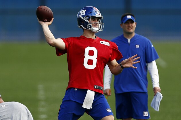 New York Giants quarterback Daniel Jones passes during an NFL football practice Monday, May 20, 2019, in East Rutherford, N.J. (AP Photo/Adam Hunger)