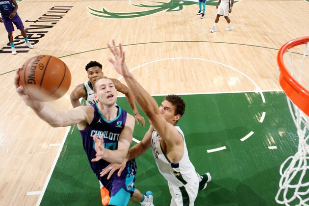 MILWAUKEE, WI - MARCH 9:  Cody Zeller #40 of the Charlotte Hornets shoots the ball against the Milwaukee Bucks on March  9, 2019 at the Fiserv Forum Center in Milwaukee, Wisconsin. NOTE TO USER: User expressly acknowledges and agrees that, by downloading and or using this Photograph, user is consenting to the terms and conditions of the Getty Images License Agreement. Mandatory Copyright Notice: Copyright 2019 NBAE (Photo by Gary Dineen/NBAE via Getty Images).