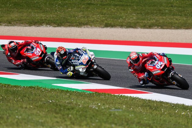 Italy's Andrea Dovizioso (R) rides his Ducati followed by Spain's Esteve Rabat riding his Ducati and Italy's Michele Pirro riding his Ducati during free practice 3 ahead the Italian Moto GP Grand Prix at the Mugello race track on June 1, 2019 in Scarperia e San Piero. (Photo by Tiziana FABI / AFP)        (Photo credit should read TIZIANA FABI/AFP/Getty Images)
