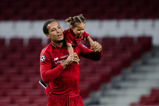 MADRID, SPAIN - JUNE 1: Virgil van Dijk of Liverpool FC, with his daughter Nila van Dijk during the UEFA Champions League  match between Tottenham Hotspur v Liverpool at the Wanda Metropolitano on June 1, 2019 in Madrid Spain (Photo by David S. Bustamante/Soccrates/Getty Images)