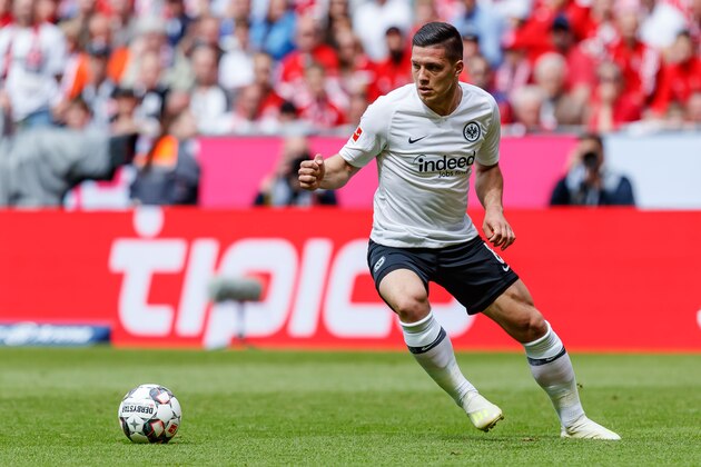 MUNICH, GERMANY - MAY 18: Luka Jovic of Eintracht Frankfurt controls the ball during the Bundesliga match between FC Bayern Muenchen and Eintracht Frankfurt at Allianz Arena on May 18, 2019 in Munich, Germany. (Photo by TF-Images/Getty Images)