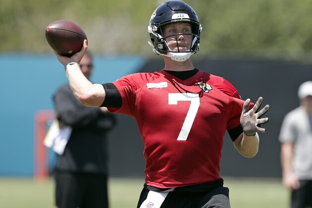 Jacksonville Jaguars quarterback Nick Foles throws a pass during an NFL football practice, Thursday, May 30, 2019, in Jacksonville, Fla. (AP Photo/John Raoux)