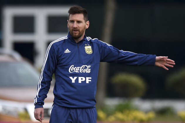 EZEIZA, ARGENTINA - JUNE 05:  Lionel Messi of Argentina gestures during a training session at Julio H. Grondona Training Camp on June 5, 2019 in Ezeiza, Argentina. Argentina will participate in the upcoming Copa America to be held in Brazil from June 14th to July 7th. (Photo by Marcelo Endelli/Getty Images)