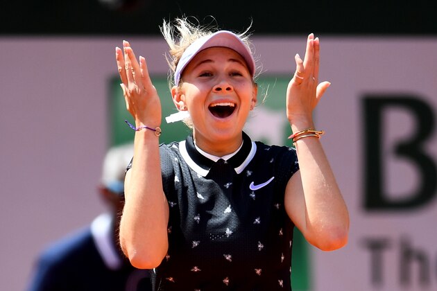PARIS, FRANCE - JUNE 06: Amanda Anisimova of The United States celebrates victory during her ladies singles quarter-final match against Simona Halep of Romania during Day twelve of the 2019 French Open at Roland Garros on June 06, 2019 in Paris, France. (Photo by Clive Mason/Getty Images)