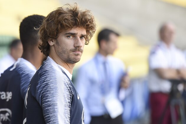 France's forward Antoine Griezmann looks on as he takes part in a training session on June 1, 2019 at La Beaujoire stadium in Nantes western France, on the eve of the friendly football match between France and Bolivia. (Photo by Sebastien SALOM-GOMIS / AFP)        (Photo credit should read SEBASTIEN SALOM-GOMIS/AFP/Getty Images)