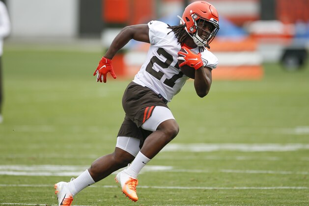 Cleveland Browns running back Kareem Hunt runs a drill at the team's NFL football training facility in Berea, Ohio, Tuesday, June 4, 2019. (AP Photo/Ron Schwane)