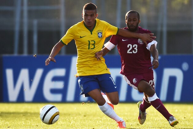 Brasilian defender Auro (L) vies with Qatar defender Fahad Abdulrahman (R) during the Under 21 international football match between Brazil and Qatar, at the Leo Lagrange stadium in Toulon, southern France, on May 30, 2014. AFP PHOTO / ANNE-CHRISTINE POUJOULAT        (Photo credit should read ANNE-CHRISTINE POUJOULAT/AFP/Getty Images)