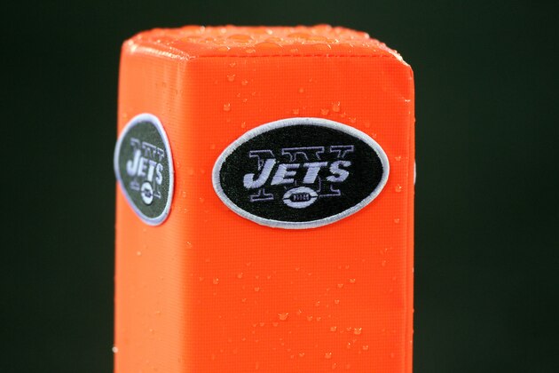 EAST RUTHERFORD, NJ - SEPTEMBER 13:  An end zone marker with the New York Jets logo on sits on the field at the New Meadowlands Stadium on September 13, 2010 in East Rutherford, New Jersey.  (Photo by Jim McIsaac/Getty Images)