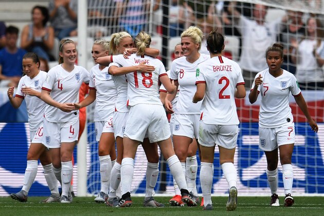 England's forward Ellen White (C) celebrates with teammates after scoring a goal  during the France 2019 Women's World Cup Group D football match between England and Scotland, on June 9, 2019, at the Nice Stadium in Nice, southeastern France. (Photo by CHRISTOPHE SIMON / AFP)        (Photo credit should read CHRISTOPHE SIMON/AFP/Getty Images)