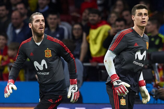 MADRID, SPAIN - MARCH 27: Kepa Arrizabalaga and David De Gea (L) of Spain warm up during the international friendly match between Spain and Argentina at Wanda Metropolitano stadium on March 27, 2018 in Madrid, Spain.  (Photo by Quality Sport Images/Getty Images)