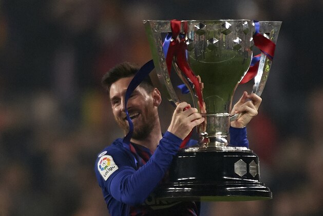 BARCELONA, SPAIN - APRIL 27: Lionel Messi of Barcelona lifts the La Liga trophy after the La Liga match between FC Barcelona and Levante UD at Camp Nou on April 27, 2019 in Barcelona, Spain. (Photo by Quality Sport Images/Getty Images)
