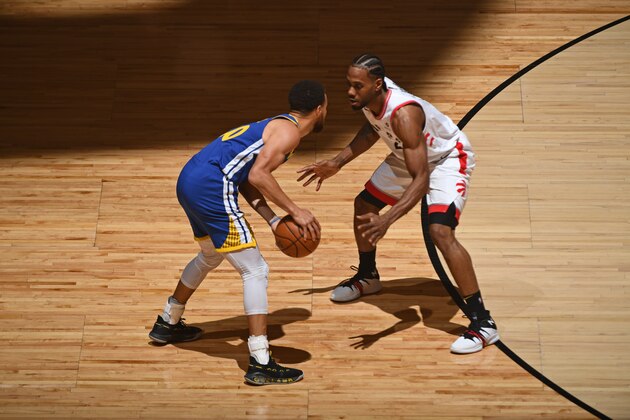 TORONTO, CANADA - JUNE 10: Kawhi Leonard #2 of the Toronto Raptors guards Stephen Curry #30 of the Golden State Warriors during Game Five of the NBA Finals on June 10, 2019 at Scotiabank Arena in Toronto, Ontario, Canada. NOTE TO USER: User expressly acknowledges and agrees that, by downloading and/or using this photograph, user is consenting to the terms and conditions of the Getty Images License Agreement. Mandatory Copyright Notice: Copyright 2019 NBAE (Photo by Garrett Ellwood/NBAE via Getty Images)