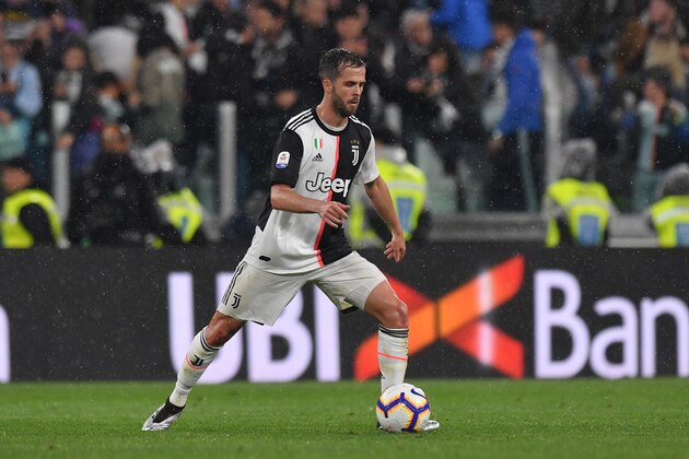 TURIN, ITALY - MAY 19: Miralem Pjanic of Juventus in action during the Serie A match between Juventus and Atalanta BC on May 19, 2019 in Turin, Italy. (Photo by Tullio M. Puglia/Getty Images)
