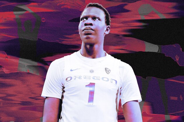 LOUISVILLE, KENTUCKY - MARCH 28:  Bol Bol #1 of the Oregon Ducks looks on from the bench against the Virginia Cavaliers during the second half of the 2019 NCAA Men's Basketball Tournament South Regional at the KFC YUM! Center on March 28, 2019 in Louisville, Kentucky. (Photo by Andy Lyons/Getty Images)