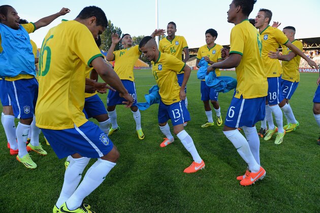AVIGNON, FRANCE - JUNE 01:  Auro of Brazil leads the celebrations as Brazil celebrate their victory during the Final of the Toulon Tournament between France and Brazil at the Parc des Sports Avignon on June 1, 2014 in Avignon, France.  (Photo by Christopher Lee/Getty Images)