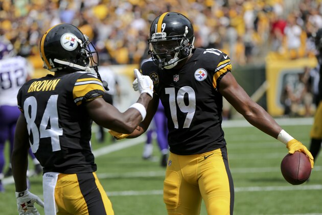 Pittsburgh Steelers wide receiver JuJu Smith-Schuster (19) celebrates with Antonio Brown after scoring his first NFL touchdown during the first half of an NFL football game against the Minnesota Vikingsin Pittsburgh, Sunday, Sept. 17, 2017. (AP Photo/Keith Srakocic)