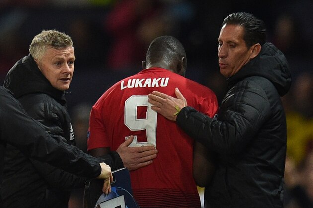 Manchester United's Belgian forward Romelu Lukaku is substituted during the UEFA Champions league first leg quarter-final football match between Manchester United and Barcelona at Old Trafford in Manchester, north west England, on April 10, 2019. (Photo by Oli SCARFF / AFP)        (Photo credit should read OLI SCARFF/AFP/Getty Images)