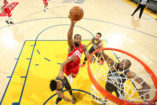 OAKLAND, CA - JUNE 13: Kawhi Leonard #2 of the Toronto Raptors shoots the ball against the Golden State Warriors during Game Six of the 2019 NBA Finals on June 13, 2019 at ORACLE Arena in Oakland, California. NOTE TO USER: User expressly acknowledges and agrees that, by downloading and/or using this photograph, user is consenting to the terms and conditions of Getty Images License Agreement. Mandatory Copyright Notice: Copyright 2019 NBAE (Photo by Nathaniel S. Butler/NBAE via Getty Images)