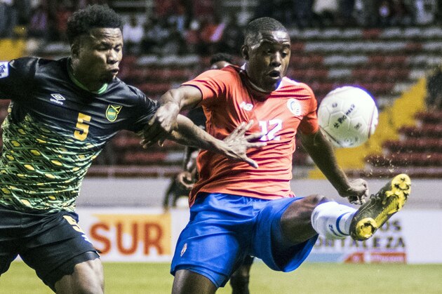 Costa Rica's Joel Campbell (R) vies for the ball with Jamaica's Alvas Powell, during their international friendly football match at the National stadium in San Jose, on March 26, 2019. (Photo by Ezequiel BECERRA / AFP)        (Photo credit should read EZEQUIEL BECERRA/AFP/Getty Images)