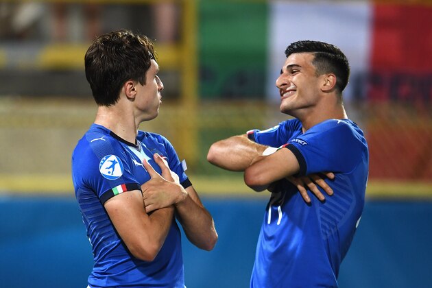 BOLOGNA, ITALY - JUNE 16:  Federico Chiesa of Italy celebrates after scoring the second goal during the 2019 UEFA U-21 Group A match between Italy and Spain at Renato Dall'Ara stadium on June 16, 2019 in Bologna, Italy.  (Photo by Claudio Villa/Getty Images)