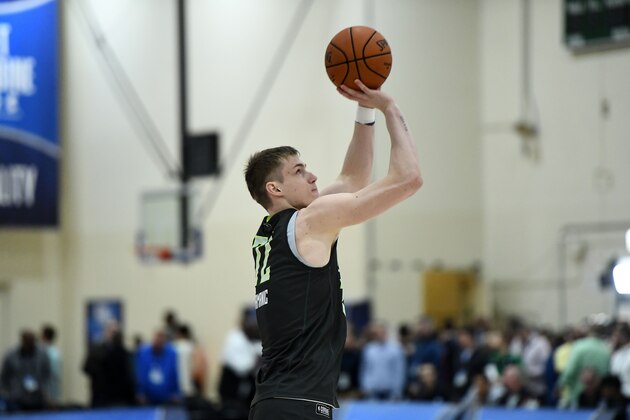 CHICAGO, ILLINOIS - MAY 16: Luka Samanic #72 participates in workouts during Day One of the NBA Draft Combine at Quest MultiSport Complex on May 16, 2019 in Chicago, Illinois. NOTE TO USER: User expressly acknowledges and agrees that, by downloading and or using this photograph, User is consenting to the terms and conditions of the Getty Images License Agreement. (Photo by Stacy Revere/Getty Images) CHICAGO, ILLINOIS - MAY 16: Luka Samanic #72 participates in workouts during Day One of the NBA Draft Combine at Quest MultiSport Complex on May 16, 2019 in Chicago, Illinois. NOTE TO USER: User expressly acknowledges and agrees that, by downloading and or using this photograph, User is consenting to the terms and conditions of the Getty Images License Agreement. (Photo by Stacy Revere/Getty Images)