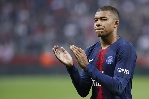 REIMS, FRANCE - MAY 24: Kylian Mbappe #7 of Paris Saint-Germain thanks the fans after the Ligue 1 match between Stade de Reims and Paris Saint-Germain at Stade Auguste Delaune on May 24, 2019 in Reims, France. (Photo by Catherine Steenkeste/Getty Images)