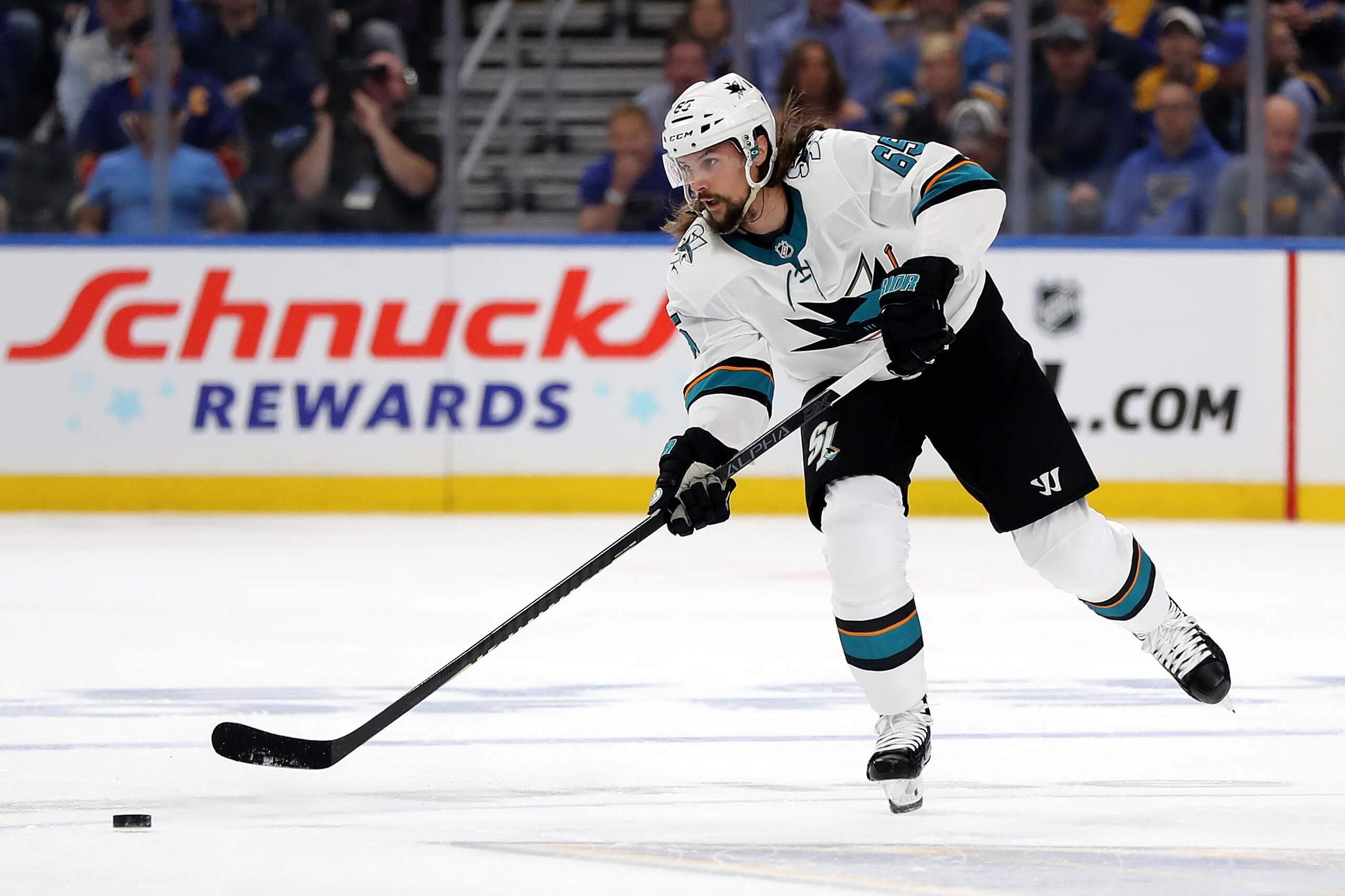 ST LOUIS, MISSOURI - MAY 15: Erik Karlsson #65 of the San Jose Sharks passes the puck against the St. Louis Blues during the first period in Game Three of the Western Conference Finals during the 2019 NHL Stanley Cup Playoffs at Enterprise Center on May 15, 2019 in St Louis, Missouri. (Photo by Elsa/Getty Images) ST LOUIS, MISSOURI - MAY 15: Erik Karlsson #65 of the San Jose Sharks passes the puck against the St. Louis Blues during the first period in Game Three of the Western Conference Finals during the 2019 NHL Stanley Cup Playoffs at Enterprise Center on May 15, 2019 in St Louis, Missouri. (Photo by Elsa/Getty Images)