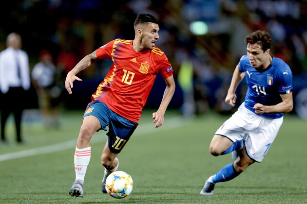 BOLOGNA, ITALY - JUNE 16: (L-R) Dani Ceballos of Spain U21, Federico Chiesa of Italy U21  during the  EURO U21 match between Italy  v Spain  at the Stadio Renato Dall'Ara (Bologna) on June 16, 2019 in Bologna Italy (Photo by Danilo Di Giovanni/Soccrates/Getty Images)